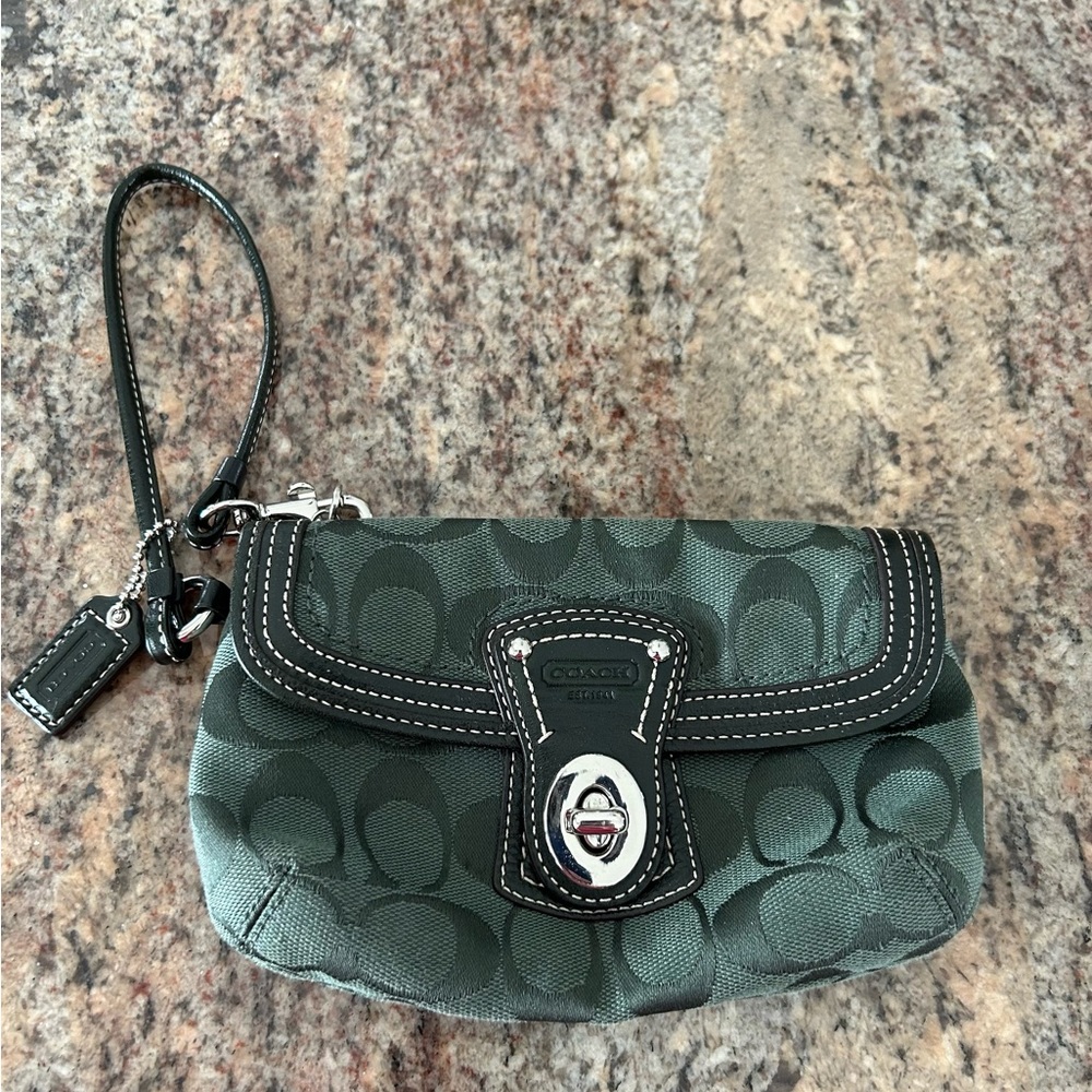 Coach Green Wristlet EUC
